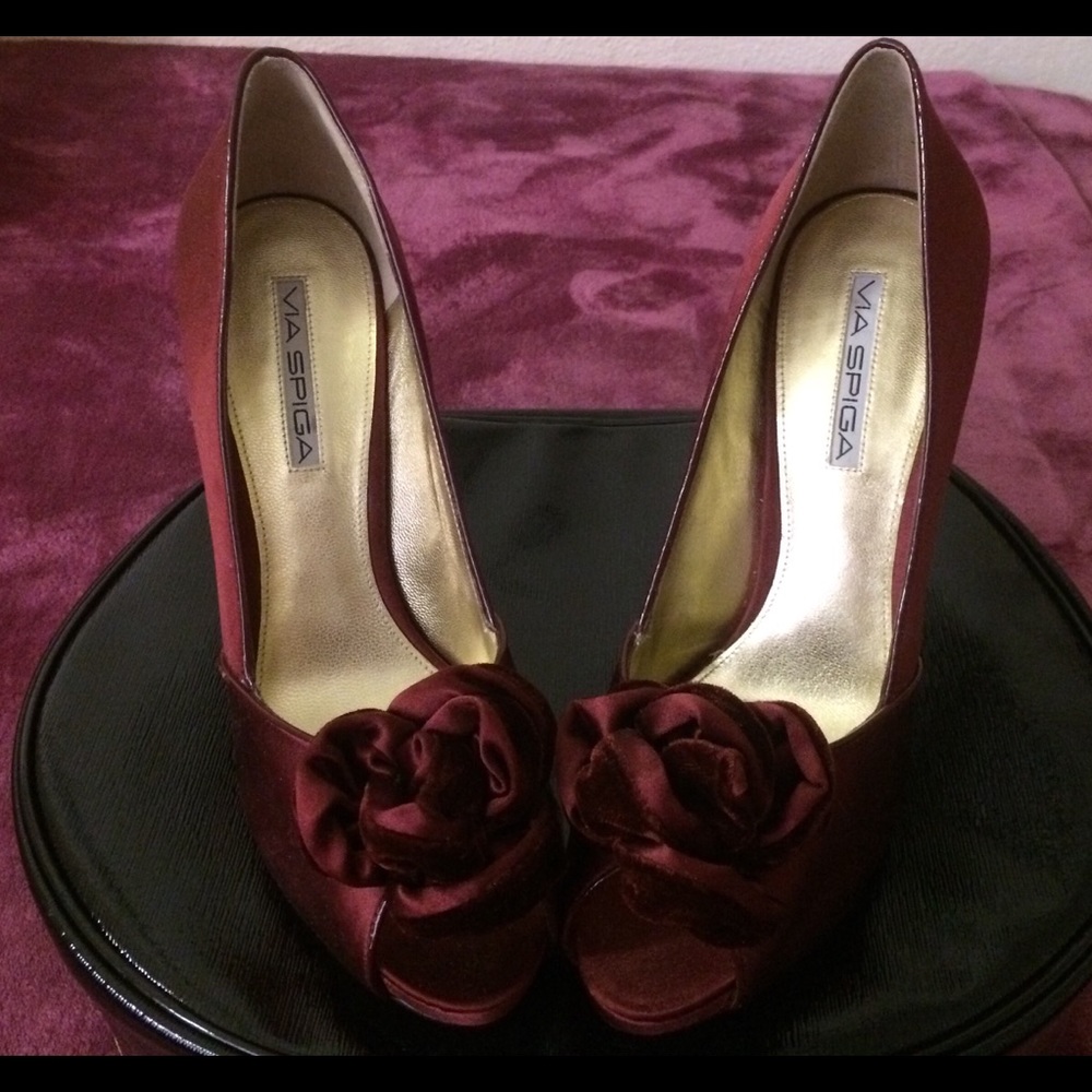 Gorgoeous VIA SPIGA burgundy Satin Velvet peep-toe